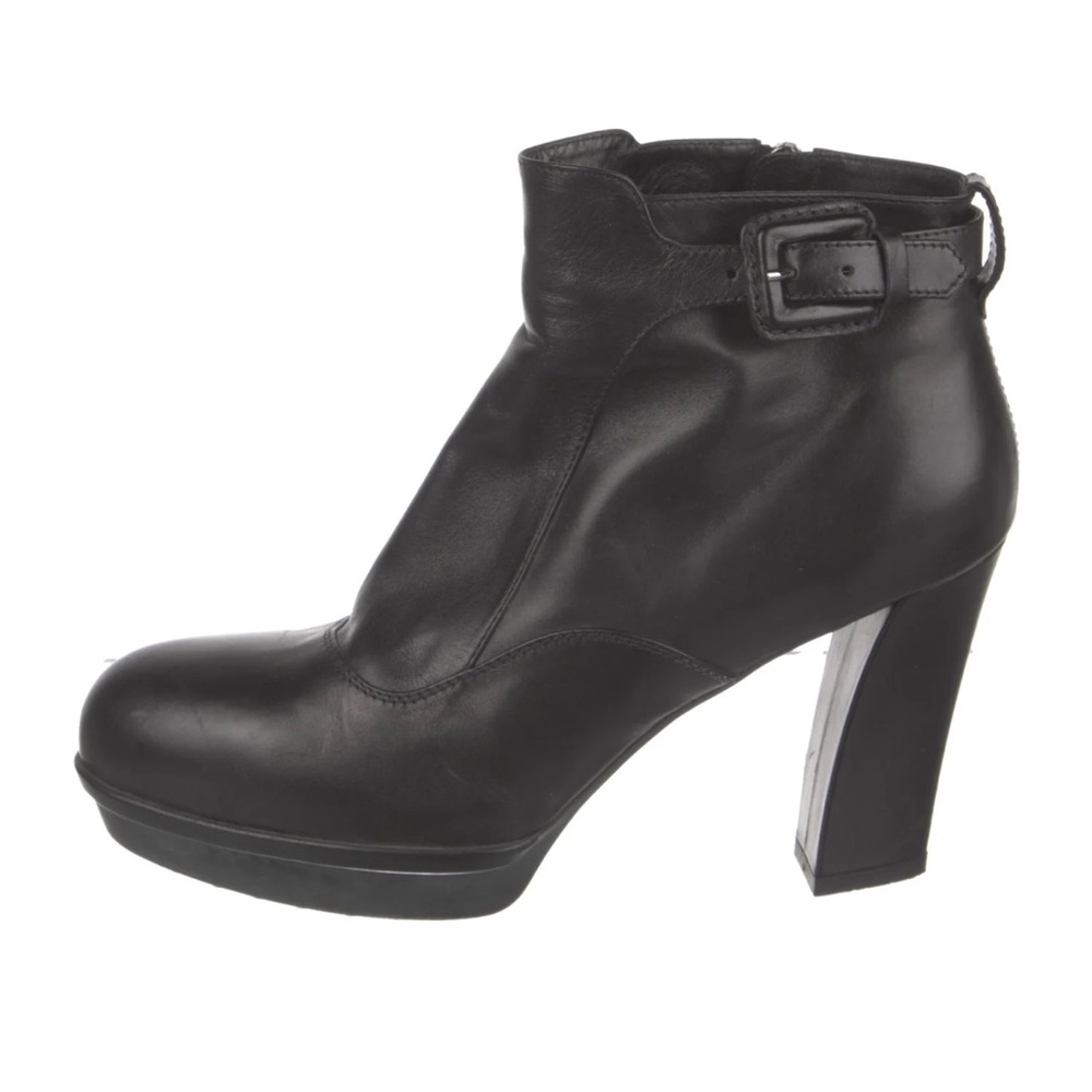 ✨🖤 Tod’s Italian Leather Ankle Boot with Buckle 🖤✨
